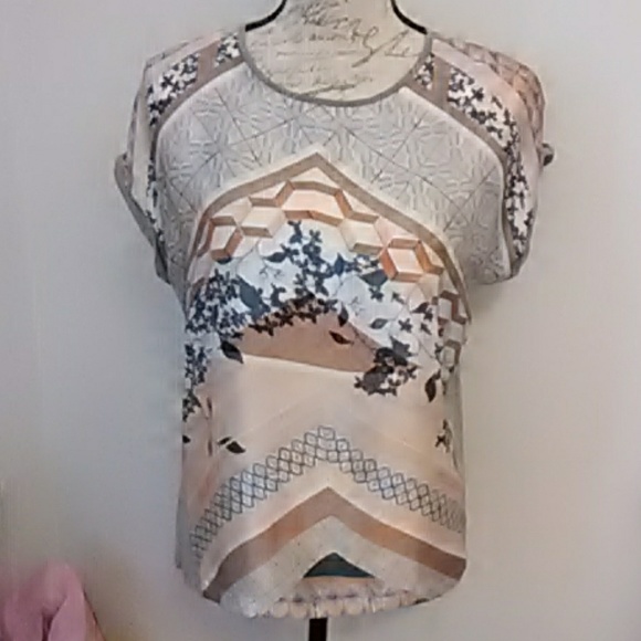 Zara Tops - Zara very nice design blouse